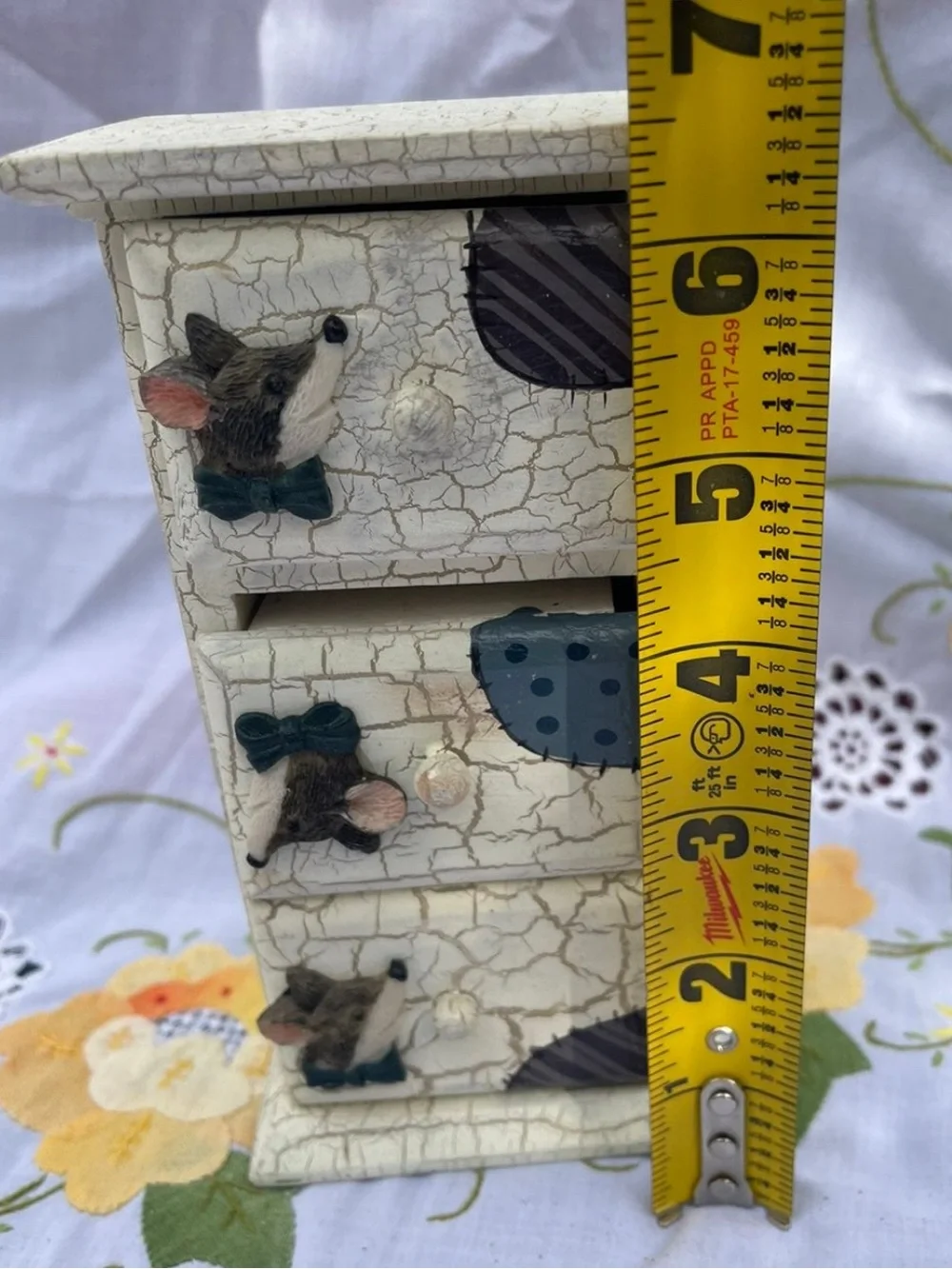 House of Lloyd Christmas around the world Mini Trinket Mice Dresser
